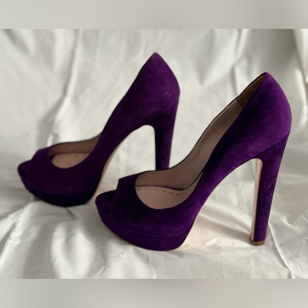 Miu Miu SZ 40 purple suede peep toe 5 in heel